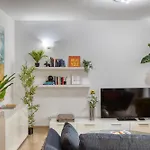 Spacious Garden View In Exclusive Complex 公寓 *