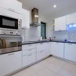 Spacious Garden View In Exclusive Complex Lejlighed
