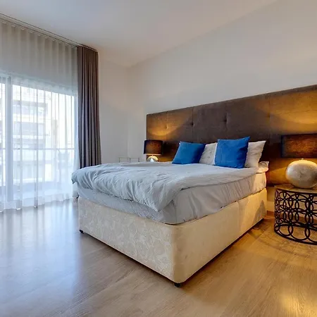 Apartmán Spacious Pender Gardens Apt With Private Balcony Saint Julian's