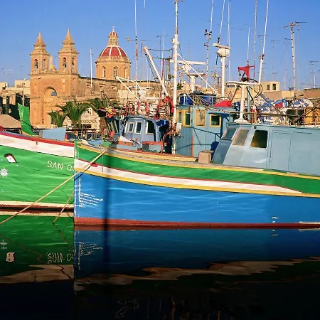 Spacious Pender Gardens Apt With Private Balcony *