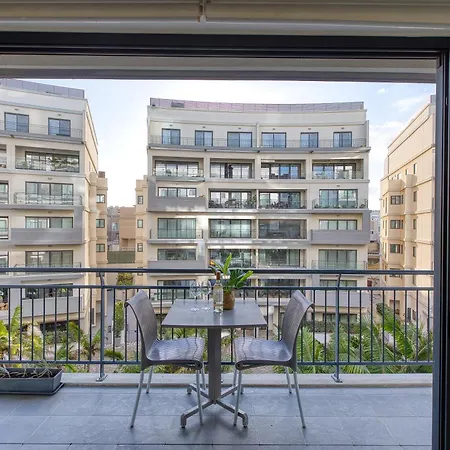 Spacious Garden View In Exclusive Complex 아파트 *