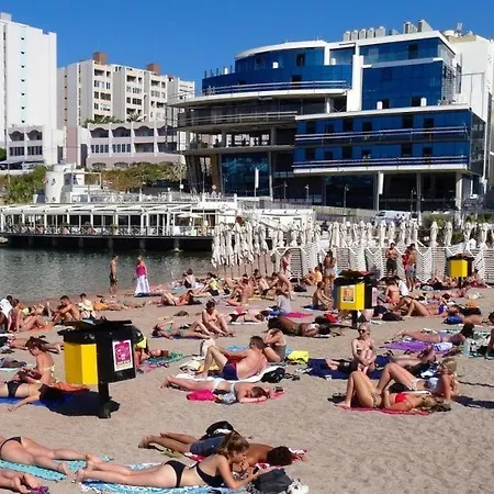 Spacious Pender Gardens Apt With Private Balcony Apartman *