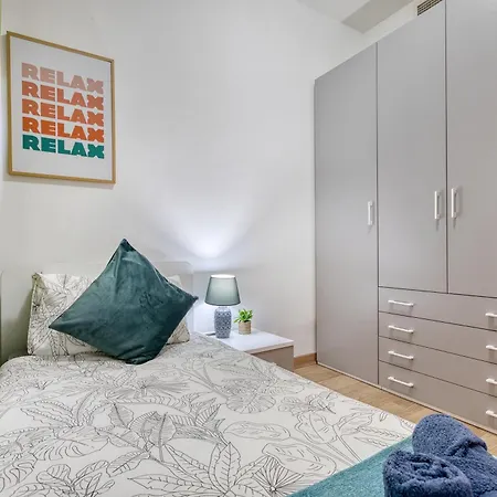 Spacious Garden View In Exclusive Complex דירה *